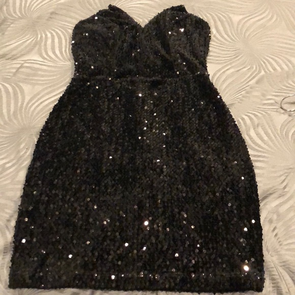 AKIRA Dresses & Skirts - Black Strapless sequin dress